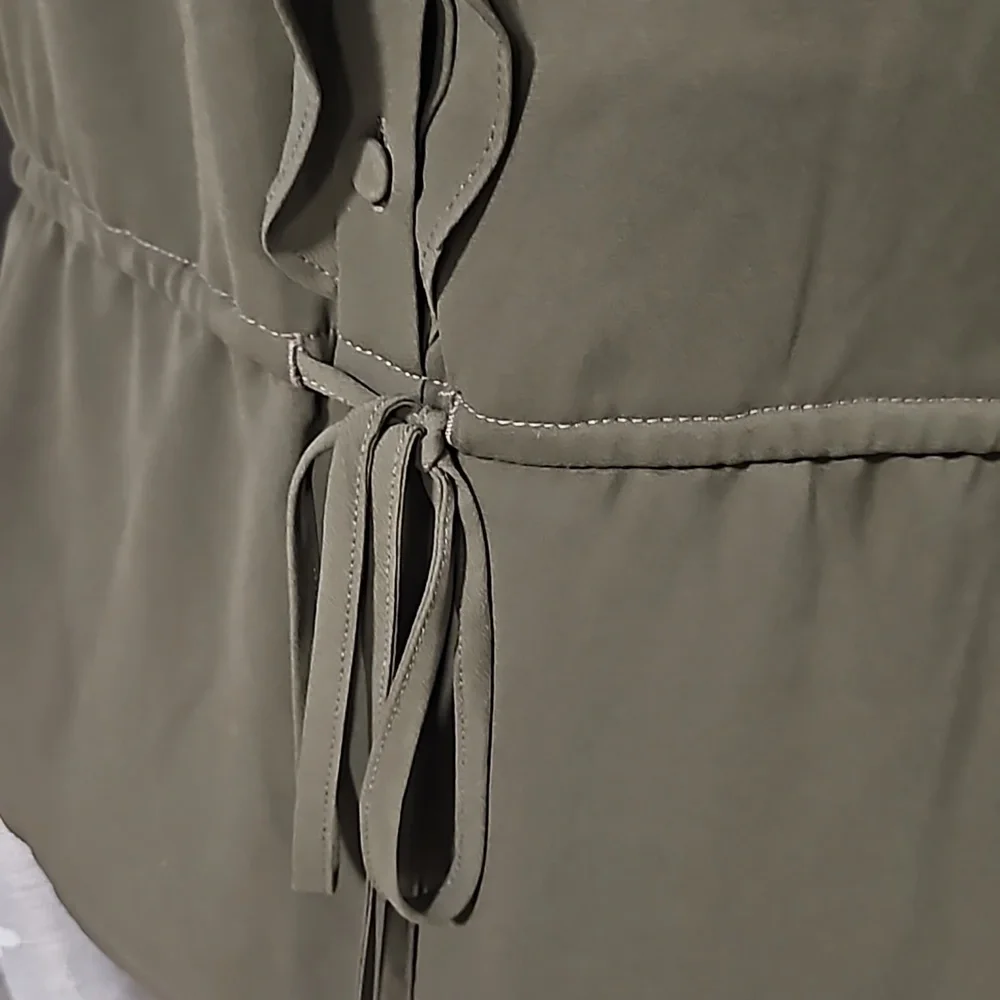 Express Ruffle Button-Up Peplum Cami - Picture 5 of 7